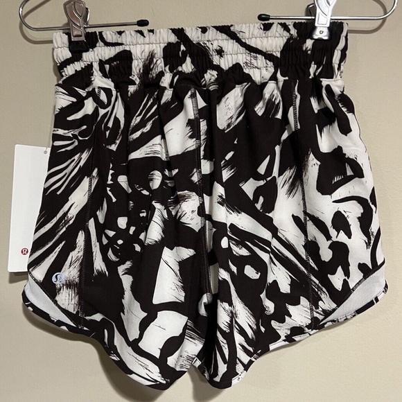 lululemon NWT Hotty Hot HR Lined Short 4" sz 4 Monarch Bloom Bone Espresso/Bon - Picture 8 of 8